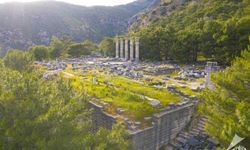 PRİENE ANTİK KENTİ TARİHİYLE DİKKAT ÇEKİYOR