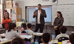 Muhtar Benli Tecrübelerini Gençlerle Paylaştı