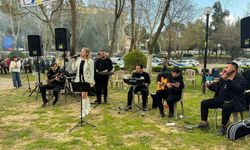 Efeler'de Anneler Günü coşkusu şenlikle taçlanacak