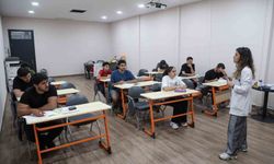 Efeler'de gençlere sınav desteği