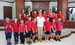 Başkan Gençay, minik misafirlerini ağırladı