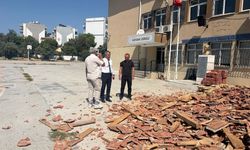 Söke'de okulun çatısı yenileniyor