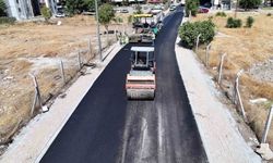 Efeler'de sıcak asfalt çalışmaları sürüyor