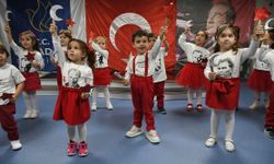 Kuşadası'nda minikler Cumhuriyet Bayramı'nı coşkuyla kutladı