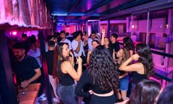 ADÜ’lü gençler Crow Pub & Hall’da eğlenceye doydu