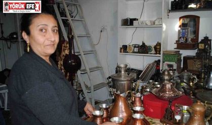 Salı Pazarı’nda, tarih kokan dükkan