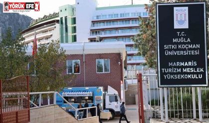 Üniversite öğrencilerine sıcak yemek ikramı