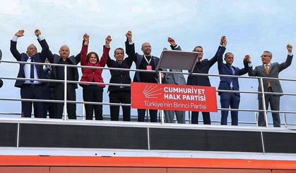 AYDIN'IN CHP’Lİ BELEDİYE BAŞKANLARI TAM KADRO MİTİNGE KATILDI