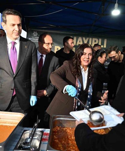 Başkan Çerçioğlu, Bakan Bayraktar ile birlikte iftarda vatandaşlarla bir araya geldi