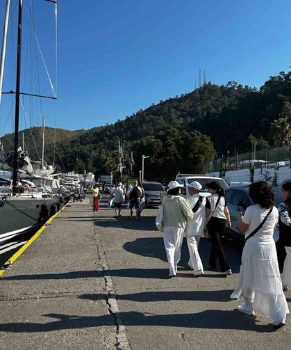 Dev yolcu gemisi Marmaris Limanı'na demirledi