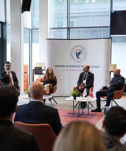 Kariyer Gelişimi ve Liderlik Zirvesi Ankara’da Yoğun Katılımla Gerçekleşti