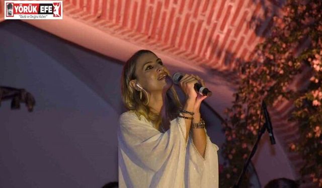 Katar’ın ilk kadın sanatçısı Türkiye’deki ilk konserini Kuşadası’nda verdi