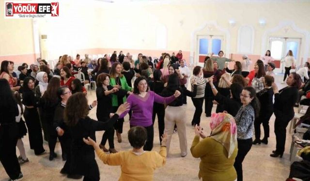 Yenipazarlı kadınlar matinede eğlendi