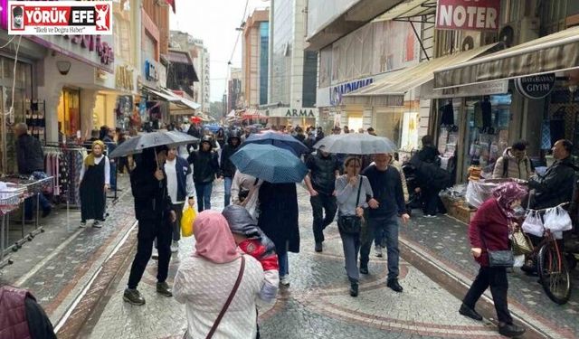 Yağmur alışverişe engel olmadı