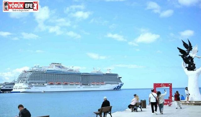 Kuşadası’na ilk seferini yapan kruvaziyer 3 bin 560 turist getirdi