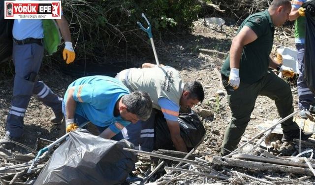 Doğa harikası Milli Park’ta kıyı temizliği