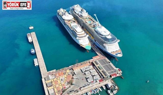 Kuşadası’na iki kruvaziyerle 6 bin 409 turist geldi