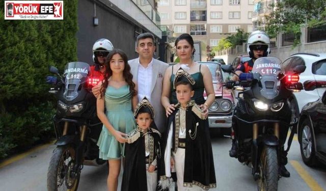 Hem teşkilat gururunu hem baba sevincini bir arada yaşadı