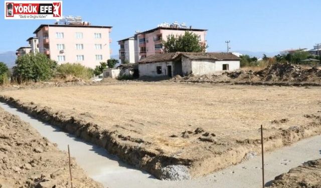 Başkan Ercan, halı saha yapımına başladıklarını duyurdu