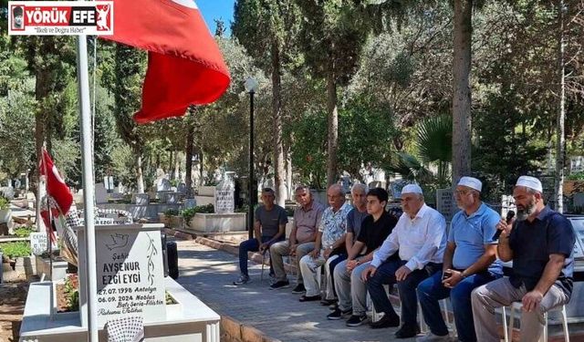 Filistin şehidi Ayşenur mezarı başında dualarla anıldı