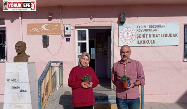 Bozdoğan Belediyesi’nden öğretmenlere karanfil çiçeği