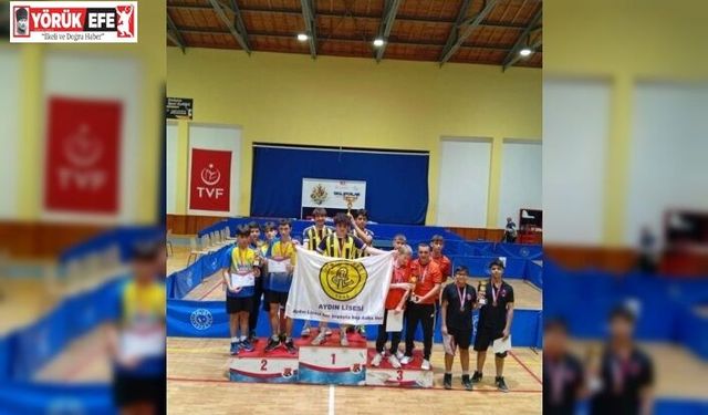 Aydın Lisesi Masa Tenisi Turnuvası’nda şampiyon oldu