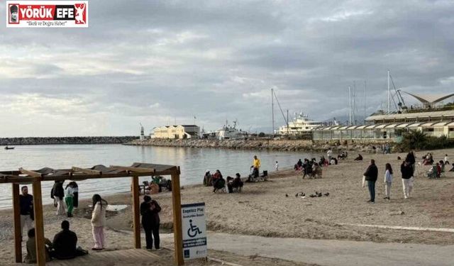 Fırtına sonrası Kuşadası’nda güneş yüzünü gösterdi, sahiller şenlendi