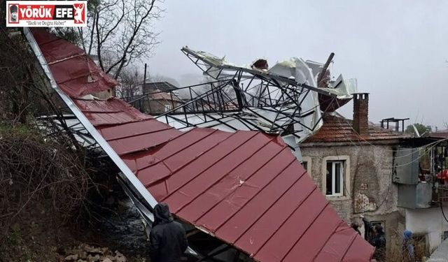 Köşk’te fırtına çatıları uçurdu, duvarlar yıkıldı