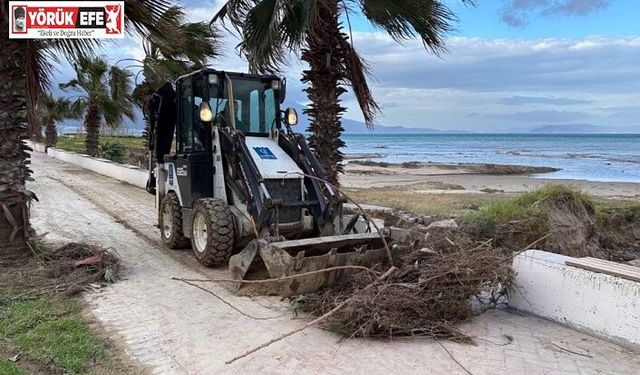 KUŞADASI BELEDİYESİ SAĞANAK YAĞIŞIN İZLERİNİ TEMİZLEMEYE DEVAM EDİYOR