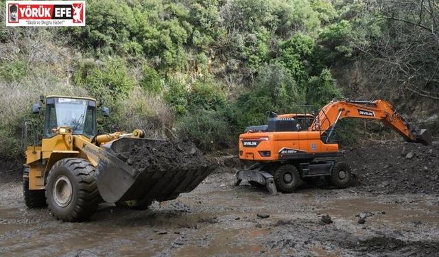 Kuşadası Belediyesi selin yaralarını sarmak için saha çalışmalarını sürdürüyor