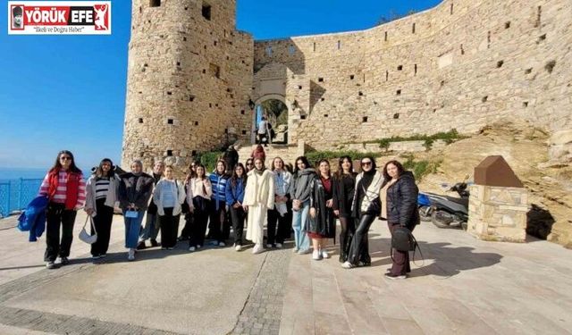 Üniversiteli öğrenciler Kuşadası’nda moral depoladı