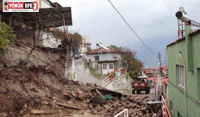 Kuvvetli yağışa dayanamadı, çöktü