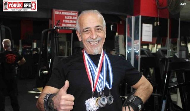 Rakip bulamayan ve gençlerle yarışan 65 yaşındaki Hakkı Bozat 420 kilo kaldırdı