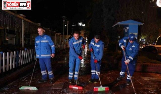 Büyükşehir ekipleri gece boyunca temizlik çalışması gerçekleştirdi