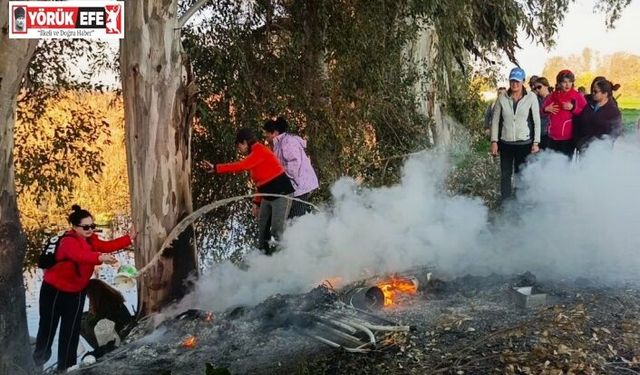 Doğaseverler kanal kenarında çıkan yangını söndürdü