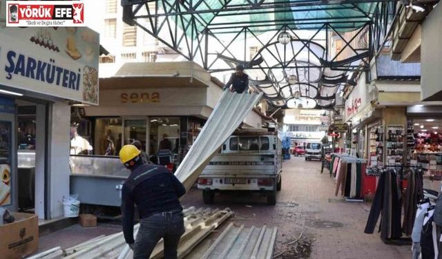 Nazilli Ayakkabıcılar Sokağı’nda çatı yenileme çalışmaları yeniden başladı