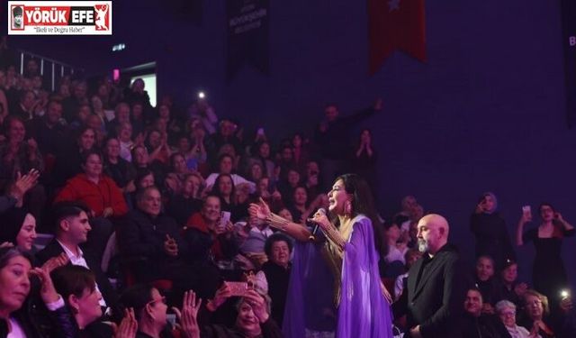 Sevilen sanatçı Duru Didim’de vatandaşlar ile buluşturdu