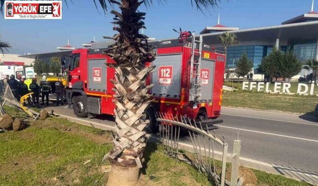 Taksi bariyerlere çarpıp takla attı: 2 yaralı