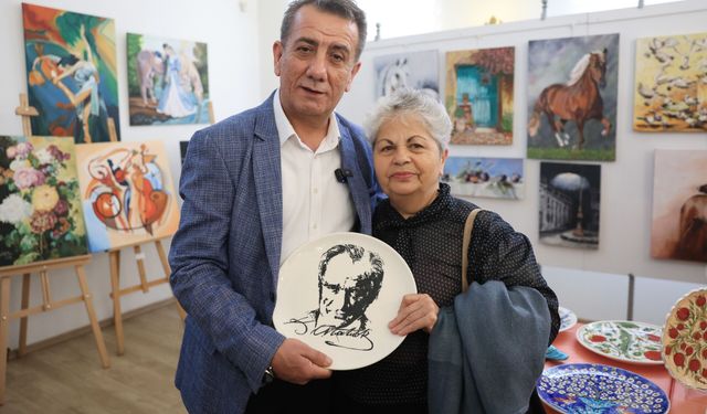 BAŞKAN ANIL YETİŞKİN EFELER’İN SANAT SERGİSİNİ AÇTI KADINLARIN ESERLERİ BÜYÜK BEĞENİ TOPLADI