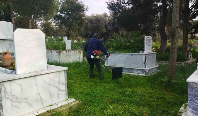 Aydın Büyükşehir'den mezarlıklarda Ramazan Bayramı öncesi temizlik çalışması