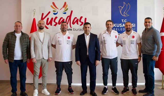 Başkan Günel, Plaj Futbolu Milli Takımı'nın teknik ve idari kadrosunu ağırladı