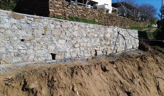Bozdoğan'da taş duvar örme işi tamamlandı