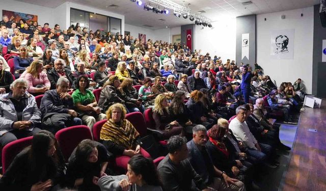 Didim'deki tiyatro oyununa ilgi yoğun oldu