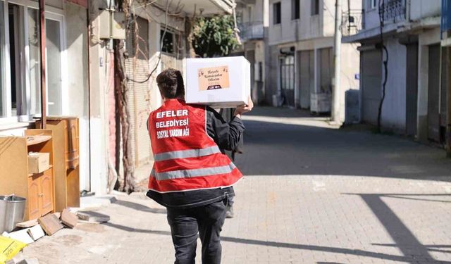 Efeler'in 'Kardeş Eli' Ramazan'ın bereketini hanelere taşıyor