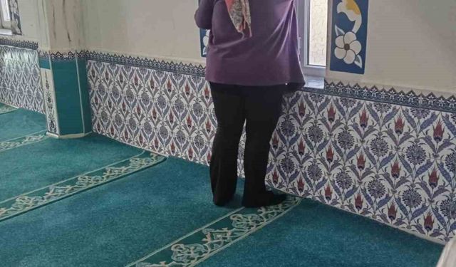 Germencik'te vatandaşların ibadeti için camilerde temizlik sürüyor