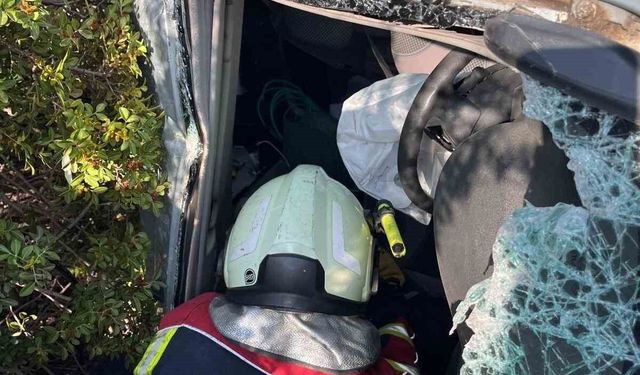 Kuşadası'nda araç şarampole yuvarlandı: 1 yaralı