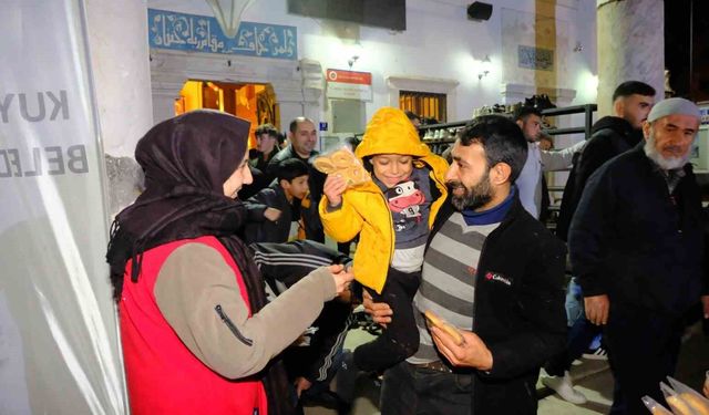 Kuyucak Belediyesi Kadir Gecesi'nde vatandaşları unutmadı