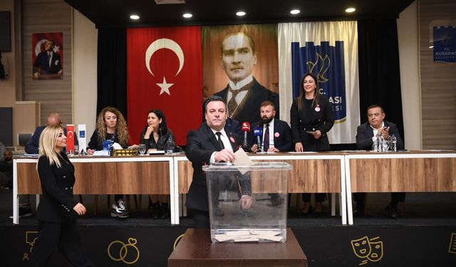 KUŞADASI BELEDİYESİ MECLİSİ’NDE OLAĞAN ÜSTÜ TOPLANTI, BAŞKAN VEKİLLİĞİNE TAHSİN DEMİRTAŞ SEÇİLDİ