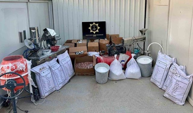 Aydın polisinden zehir üretimine ağır darbe: 271 kilo 860 gram ham madde ele geçirildi