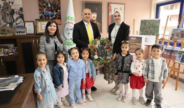 Başkan Kaya minik öğrencileri belediyede ağırladı